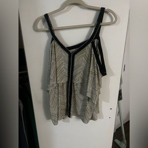 Cold shoulder 22/24w top